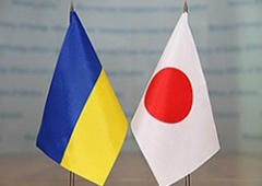Напередодні саміту «Великої сімки» Україну відвідає прем’єр Японії - фото