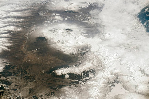 NASA показала як виглядають з космосу вулкани Камчатки - фото