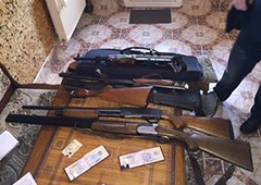 СБУ знайшла зброю у тих, з ким виник конфлікт у Правого сектора в Мукачевому - фото