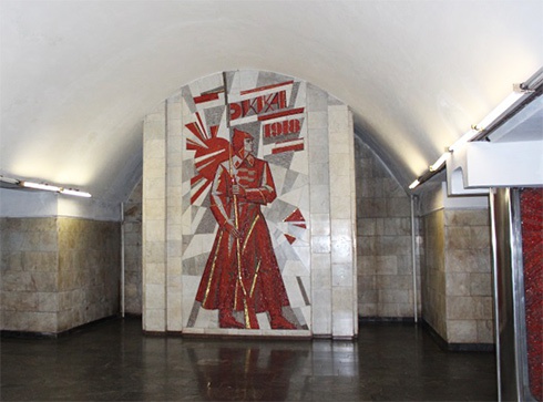 Столичну підземку очищають від комуністичної символіки - фото