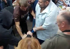 У Чернігові побили Дурнєва [відео] - фото