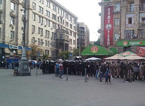 На Майдані Незалежності побилися футбольні фанати України і Польщі - фото