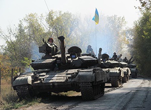 Минулої доби бойовики режим тиші не порушували, Україна відводить танки з позицій на Луганщині - фото