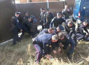 На Харківщині міліція застосувала силу до журналістів - фото