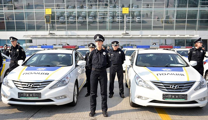 Поліція їздитиме на машинах «Скай Таксі» - фото