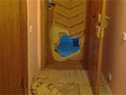 Слідчі виламали двері до квартири журналіста, провели незаконний обшук