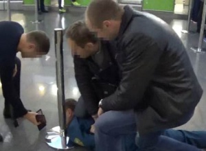 В аеропорту «Бориспіль» на хабарі затримали митника - фото