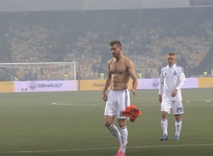 Ярмоленко викинув футболку гравця-суперника після програшу - фото