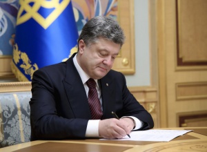 Президент пропонує уряду припинити товарообіг з Кримом - фото