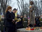Вдову дослідника Голодомору охорона Порошенка не пропустила до Меморіалу Голодомору в Києві