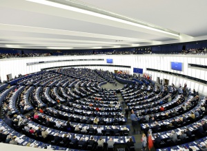 Європарламент засуджує порушення прав людини в Криму - фото
