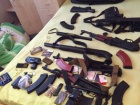 СБУ виявила у Києві схованки зброї незаконного воєнізованого формування