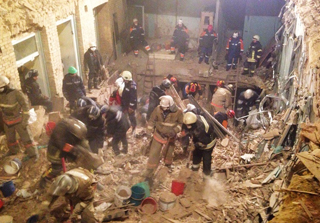 З-під завалів будинку в центрі Києва дістали тіла двох загиблих - фото