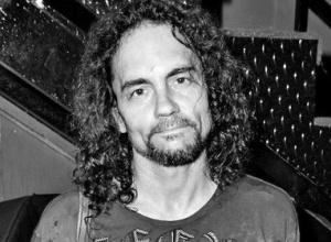 Під час концерту помер екс-барабанщик Megadeth (відео) - фото