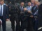 Французький депутат в Криму поцілував пам′ятник солдату-окупанту