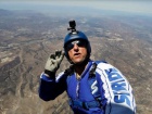 Скайдайвер Люк Ейкінс стрибнув без парашута з висоти 7,6 км