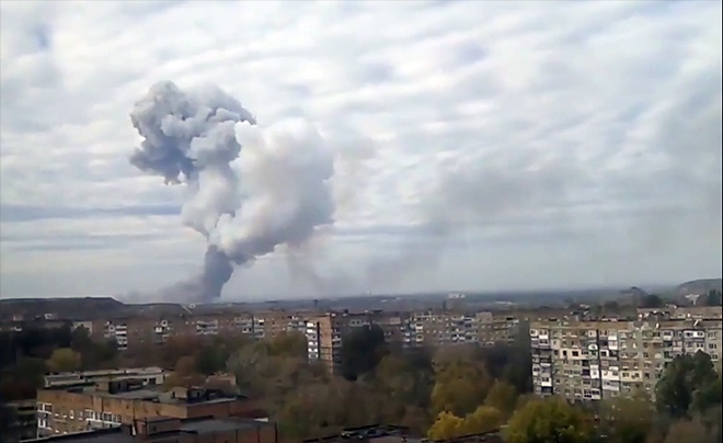 В Донецьку стався потужній вибух на хімзаводі (відео) - фото