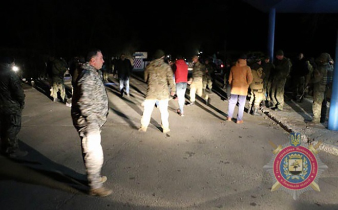 Сталися сутички між поліцією та «блокадниками», які прямували на підкріплення до Бахмута - фото
