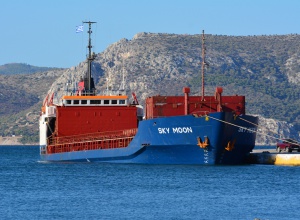 В Україні вперше конфіскували судно, що заходило до Криму - фото