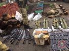 В Бахмутському районі затримали двох бойовиків, вилучили арсенал російської зброї