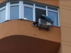 На Оболоні намагалася повіситися, а потім вистрибнути з 11 поверху уродженка Луганщини