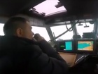 Російський корабель спробував захопити український рятувальний катер (відео)
