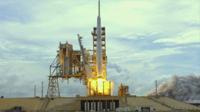 SpaceX успішно запустила ракету з вантажем для МКС - фото