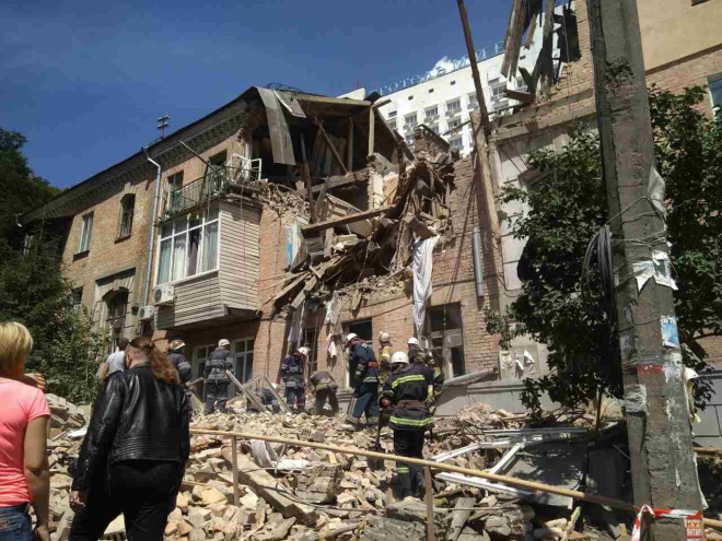 У Голосіївському районі вибухом розірвало частину будинку, загинула жінка - фото