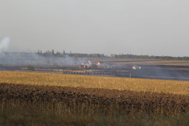 На Донеччині сталася пожежа на складі боєприпасів з детонацією - фото