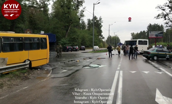 Автобус із Нацгвардією потрапив у ДТП під Києвом, є загиблий - фото