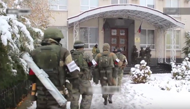 У Луганську захопили будівлю «прокуратури» - фото