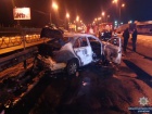 У Києві біля зупинки гранатою підірвали автівку на дорозі