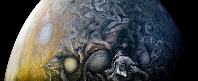 Складні хмарні візерунки північної півкулі Юпітера - фото
