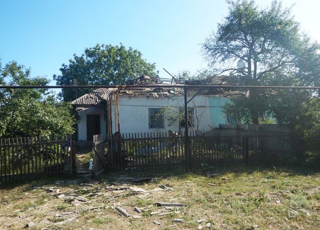Внаслідок обстрілу селища на Луганщині загинув цивільний - фото