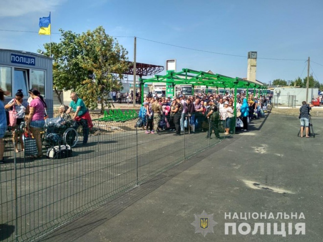 КПВВ "Станиця Луганська" відновив роботу - фото