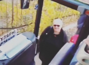 Поплавська з веселим настроєм сідала у роковий автобус – з’явилося відео - фото