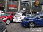 З’явилося відео, як автокран врізався в купу автівок у Києві