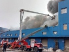 В Києві масштабна пожежа на складах на Червоноткацькій