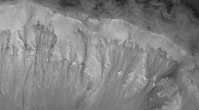 Глибокі підземні води на Марсі утворюють активну систему, припускає дослідження - фото