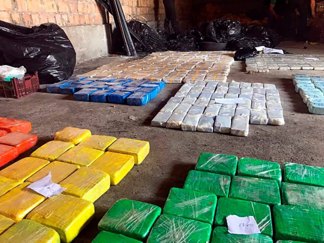 В Києві поліція вилучила пів тонни кокаїну - фото