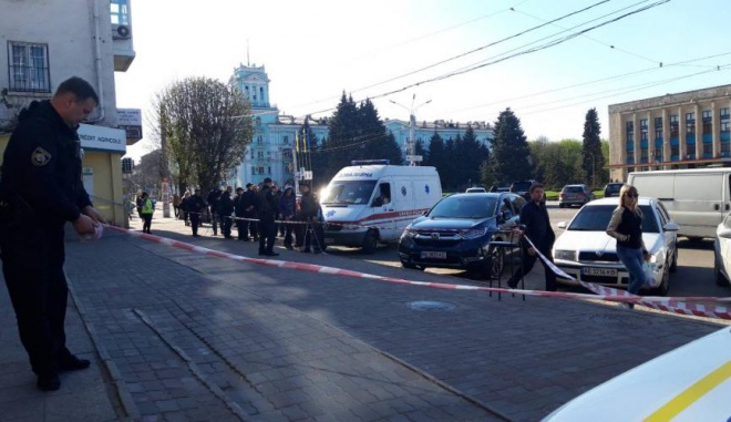 На Дніпропетровщині стріляли в активіста: його та двох перехожих поранено - фото