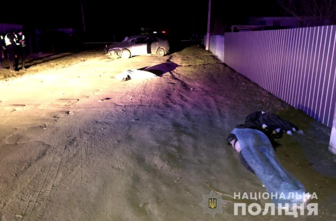 На Київщині вночі водій на смерть збив двох дівчат - фото