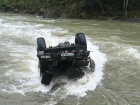 На Прикарпатті авто з туристами вилетіло в річку