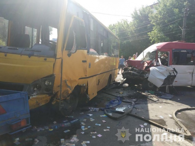 В Боярці в ДТП за участю двох маршруток постраждало 26 осіб - фото
