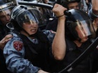 На протестах в Москві по-звірячому затримали більше тисячі осіб