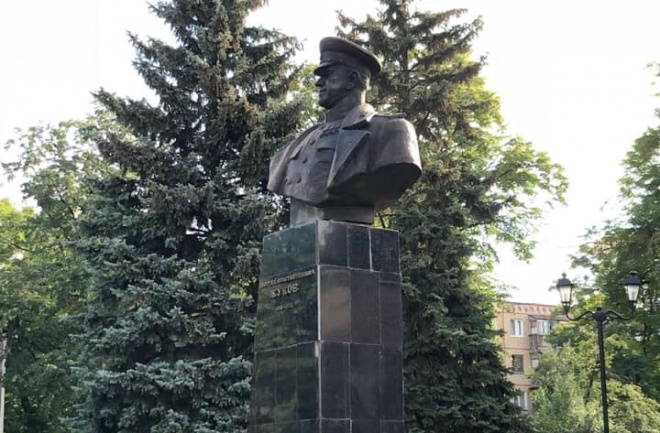 У Харкові знову встановили пам’ятник Жукову - фото
