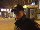 В центрі Києва коп 5 годин вмовляв самогубця спуститися з даху