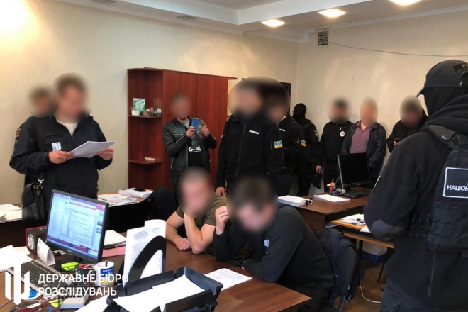 Одеським патрульним, які катували затриманих, повідомлено про підозру - фото