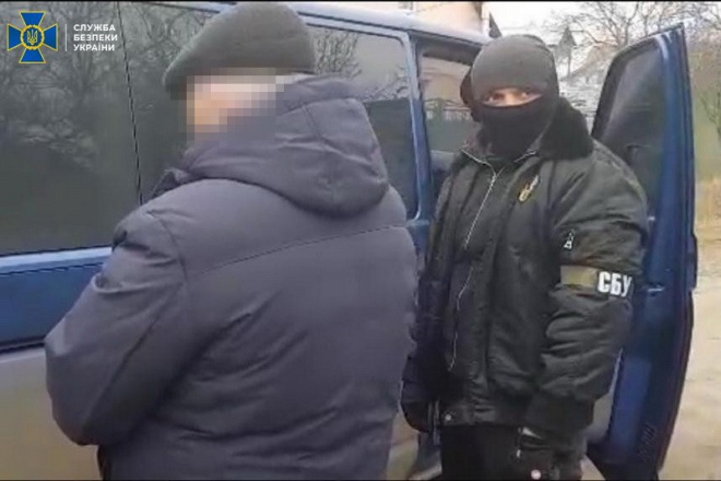СБУ затримала бойовика «ЛНР», який збирав інформацію про залізничні колії, метрополітен Харкова - фото
