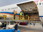 З Китаю прибув черговий вантаж масок та іншого захисту